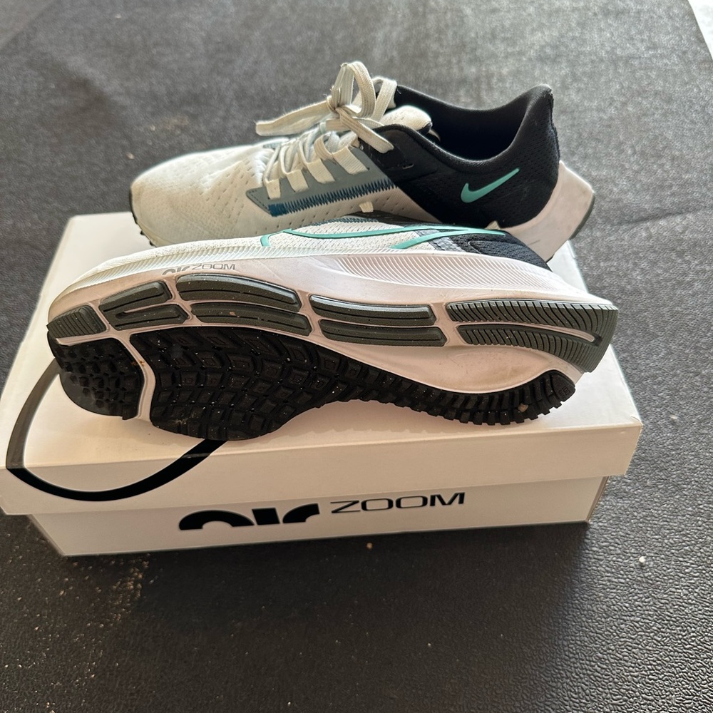Women’s Nike Air Zoom Pegasus - Picture 3 of 5
